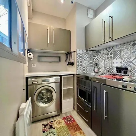 Elegant Near Transport And Terrace Paris