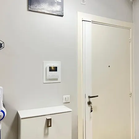 Elegant Near Transport And Terrace