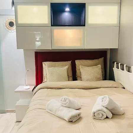 Apartment Elegant Near Transport And Terrace