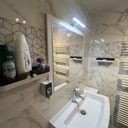 Elegant Near Transport And Terrace *